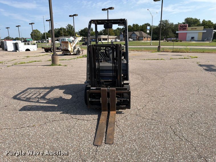 Toyota 8FGCU20 Forklift - photo 2