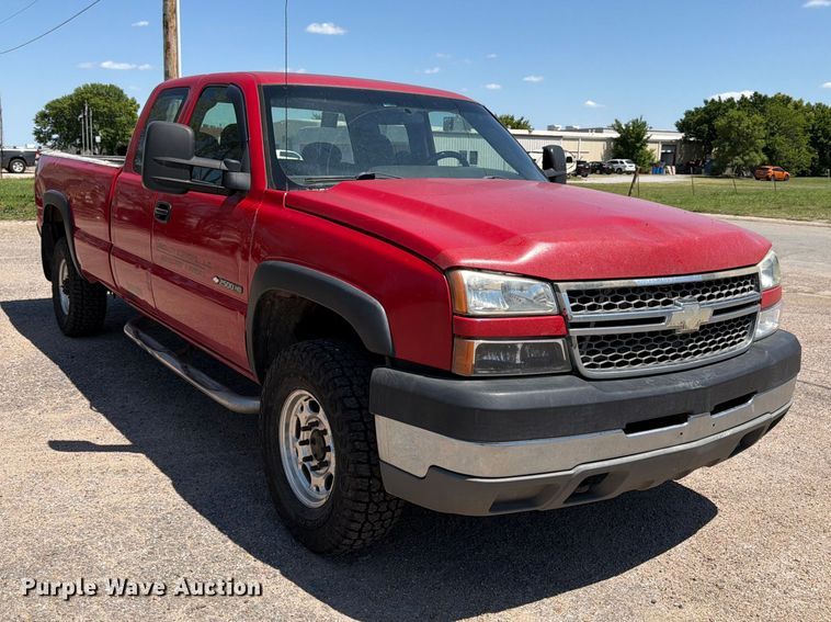 2005 Chevrolet Silverado 2500HD Ext. Cab Pickup Truck - photo 3