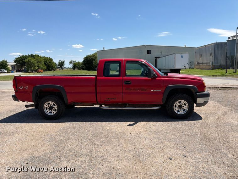 2005 Chevrolet Silverado 2500HD Ext. Cab Pickup Truck - photo 4