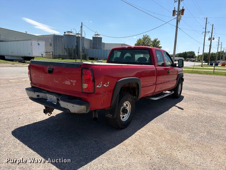 2005 Chevrolet Silverado 2500HD Ext. Cab Pickup Truck - photo 5