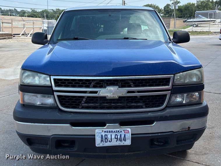 2006 Chevrolet Silverado 1500 Pickup Truck - photo 2