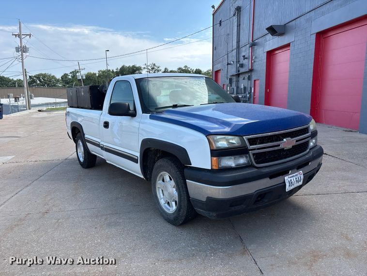 2006 Chevrolet Silverado 1500 Pickup Truck - photo 3