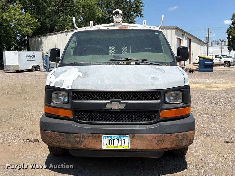 2007 Chevrolet Express 2500 Van - photo 2