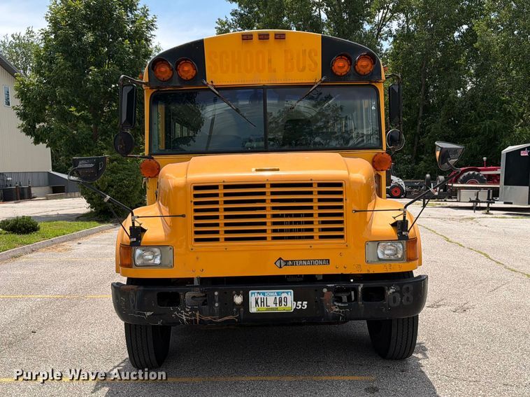 1997 International 3800 School Bus - photo 2