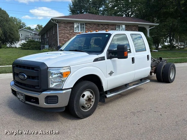 2013 Ford F350 Super Duty Crew Cab Pickup Truck Cab And Chassis