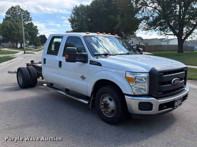 2013 Ford F350 Super Duty Crew Cab Pickup Truck Cab And Chassis - photo 3
