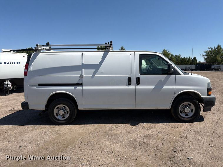 2020 Chevrolet Express 2500 Van - photo 4