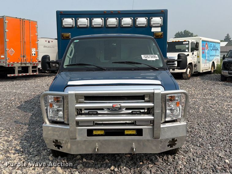 2025 Ford E450 Ambulance - photo 2