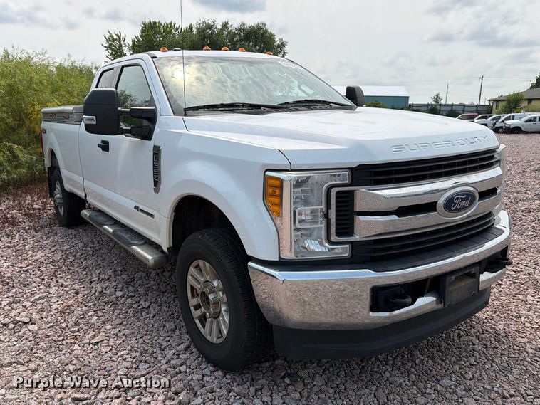 2017 Ford F350 Super Duty Ext. Cab Pickup Truck - photo 3