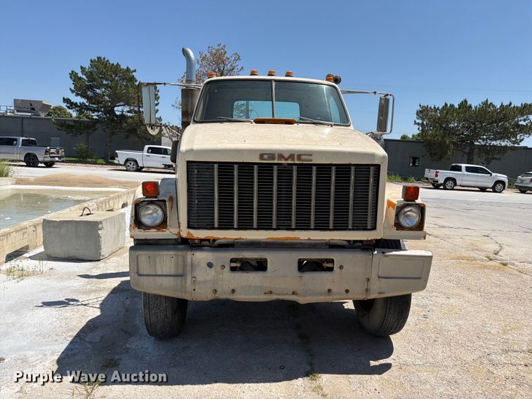 1985 GMC Brigadeir Semi Truck - photo 2