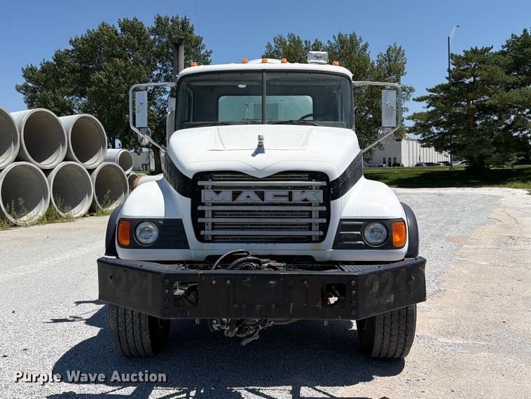 2006 Mack Granite CV713 Ready Mix Truck - photo 2