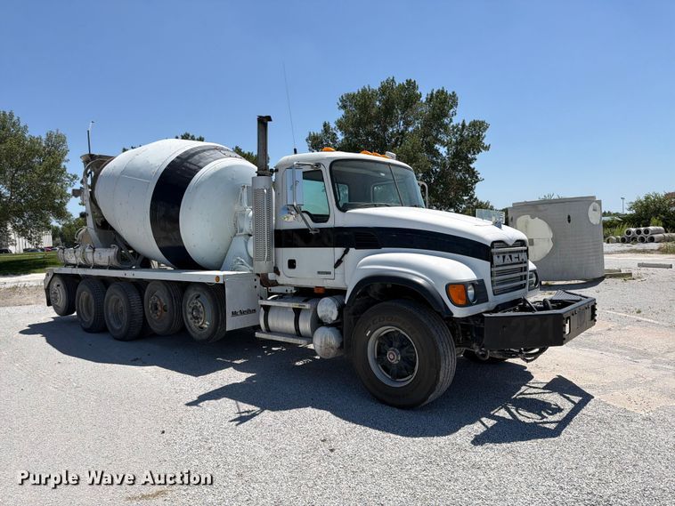 2006 Mack Granite CV713 Ready Mix Truck - photo 3
