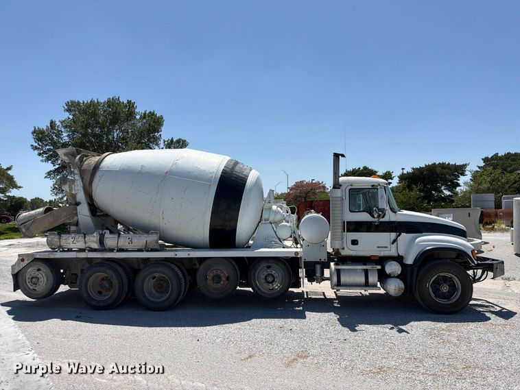 2006 Mack Granite CV713 Ready Mix Truck - photo 4