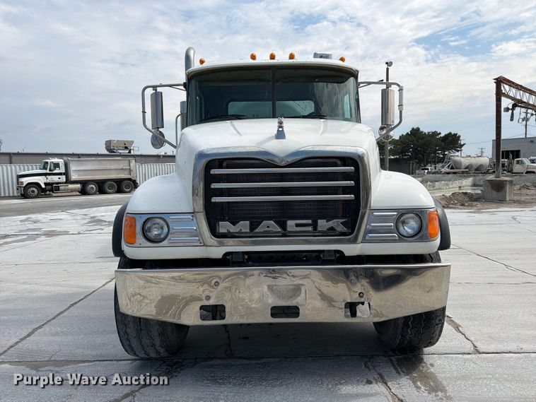 2004 Mack CV713 Ready Mix Truck - photo 2