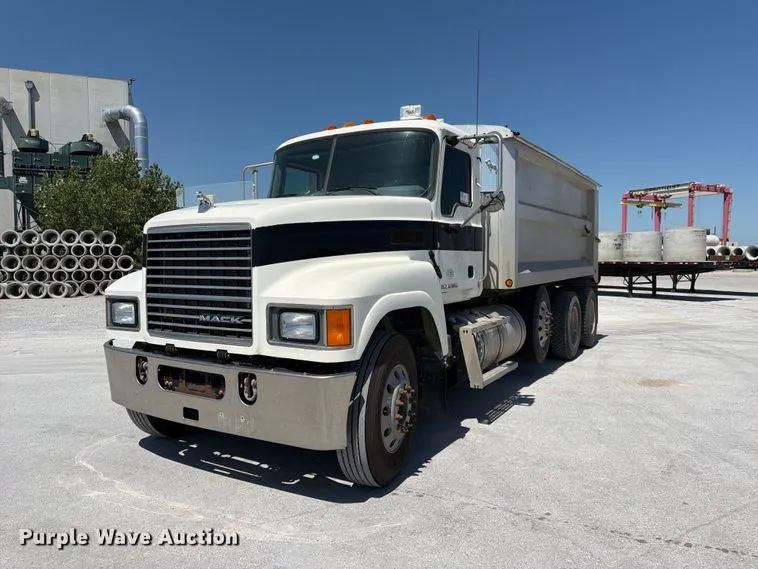 2016 Mack Pinnacle CHU613 Dump Truck