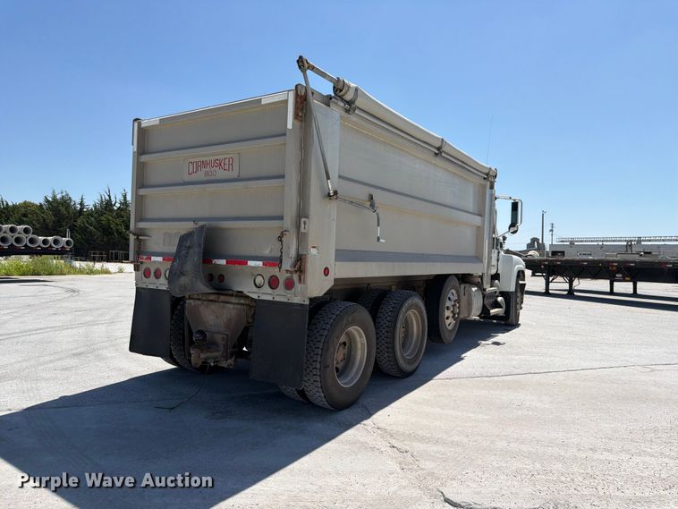 2016 Mack Pinnacle CHU613 Dump Truck - photo 5
