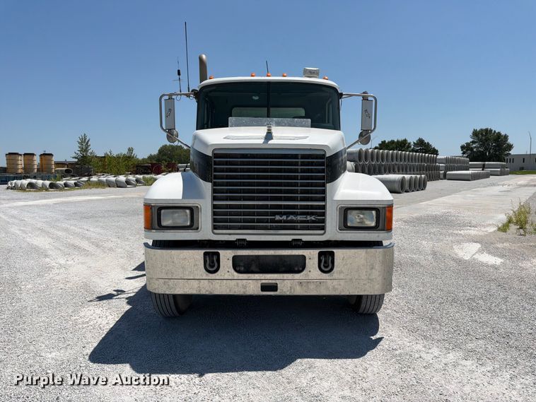 2012 Mack Pinnacle CHU613 Dump Truck - photo 2