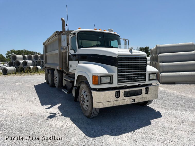2012 Mack Pinnacle CHU613 Dump Truck - photo 3