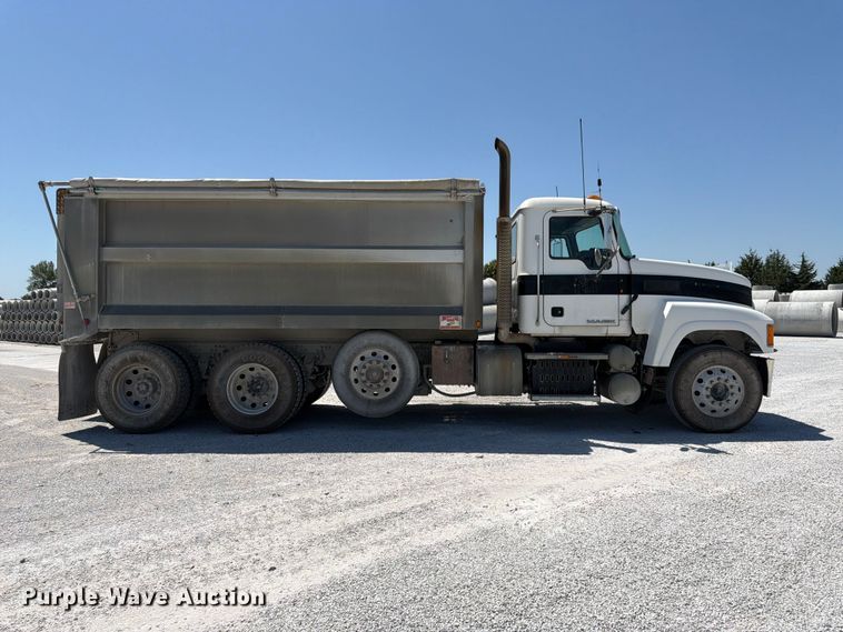 2012 Mack Pinnacle CHU613 Dump Truck - photo 4