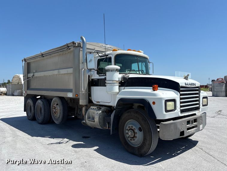 2000 Mack RD688S Dump Flatbed Truck - photo 3