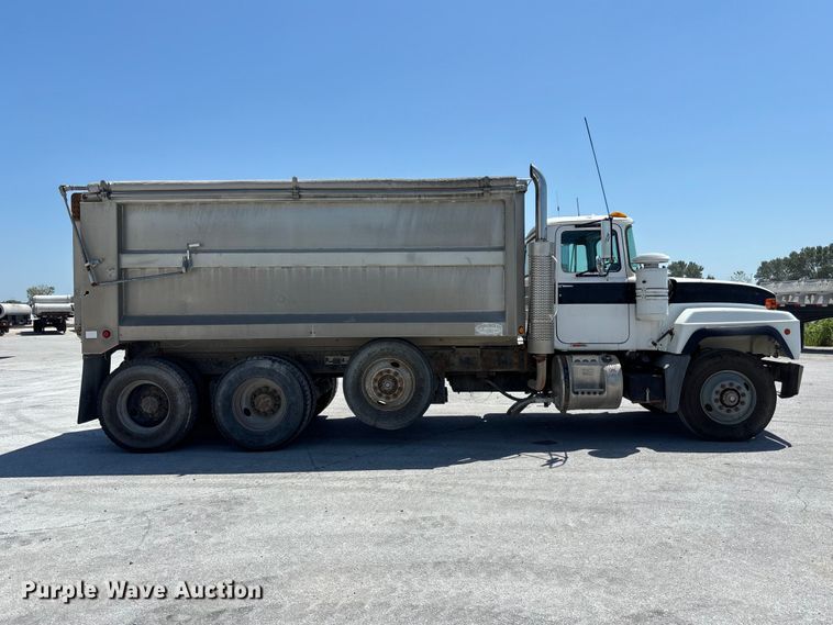 2000 Mack RD688S Dump Flatbed Truck - photo 4