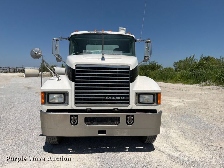 2013 Mack CHU613 Dump Truck - photo 2