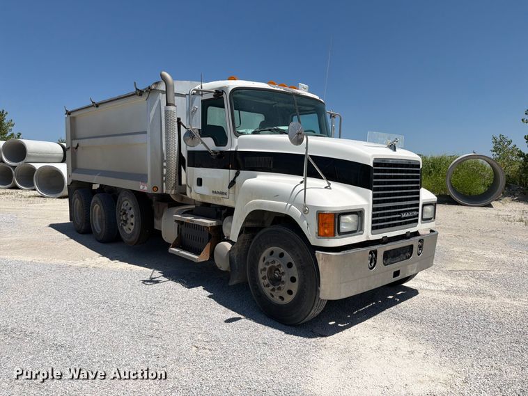 2013 Mack CHU613 Dump Truck - photo 3
