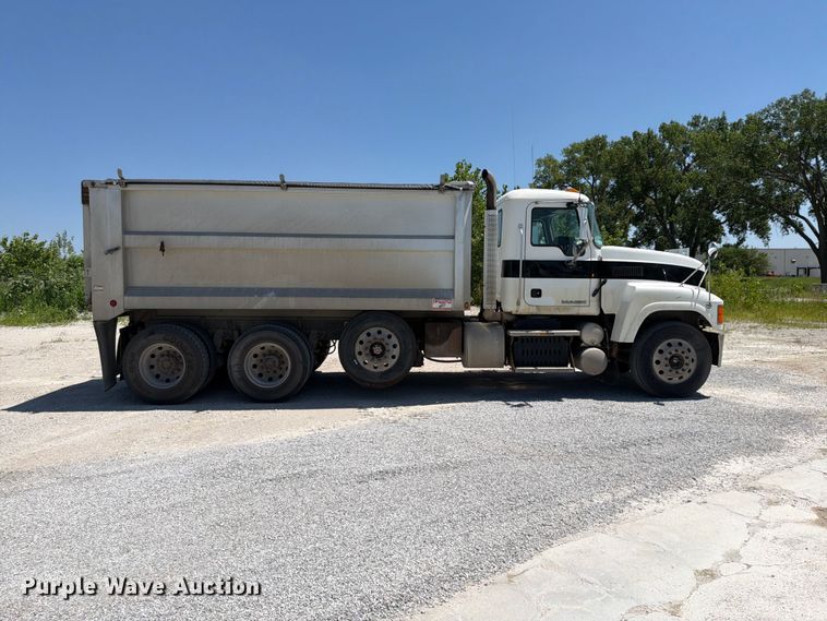 2013 Mack CHU613 Dump Truck - photo 4