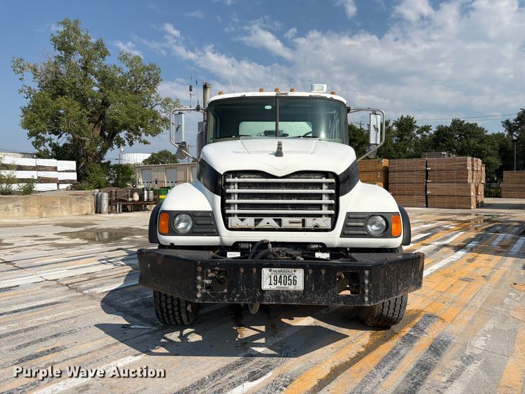 2004 Mack Granite CV713 Ready Mix Truck - photo 2