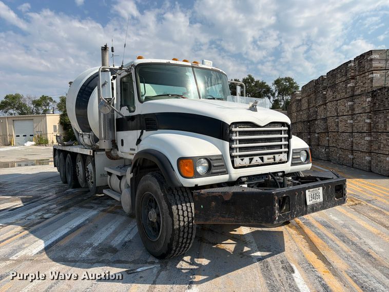 2004 Mack Granite CV713 Ready Mix Truck - photo 3