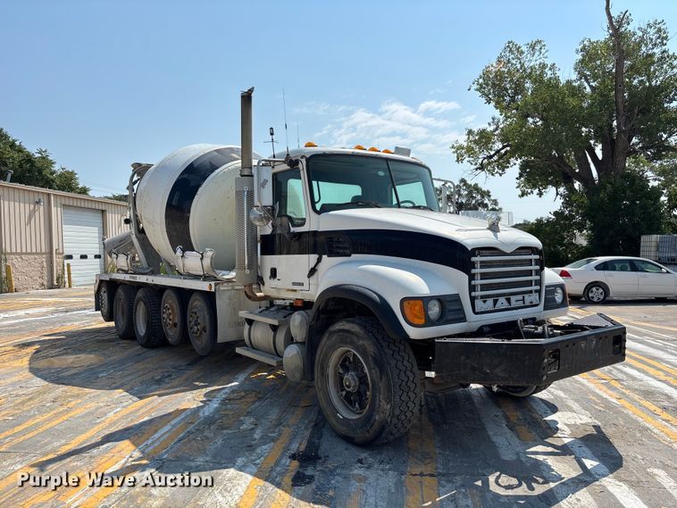 2004 Mack Granite CV713 Ready Mix Truck - photo 3