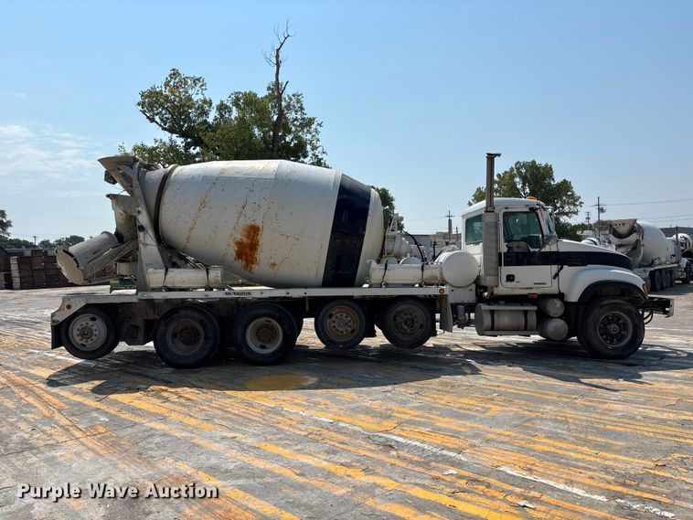 2004 Mack Granite CV713 Ready Mix Truck - photo 4
