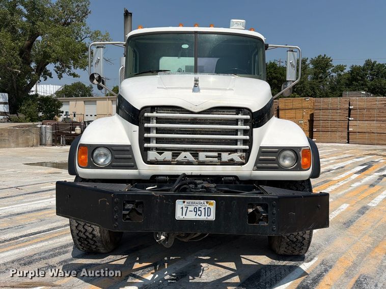 2006 Mack Granite CV713 Ready Mix Truck - photo 2
