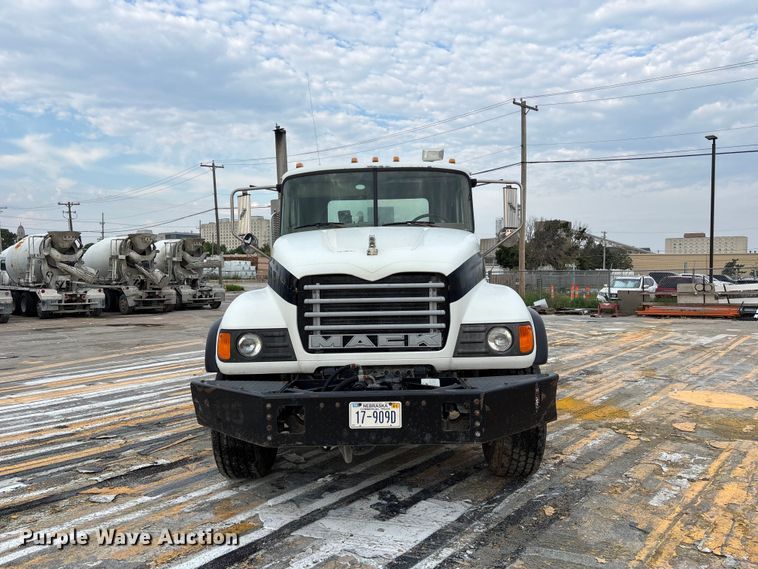 2004 Mack Granite CV713 Ready Mix Truck - photo 2