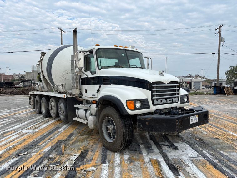 2004 Mack Granite CV713 Ready Mix Truck - photo 3
