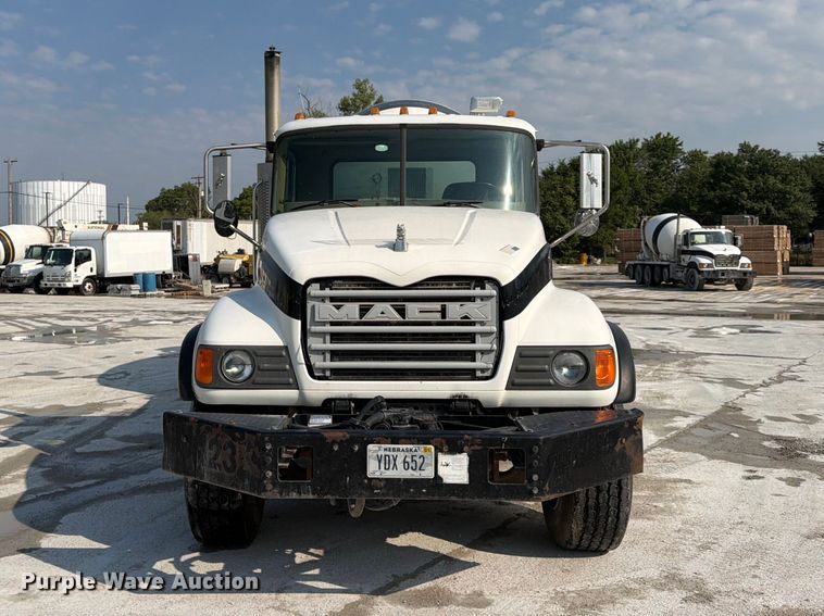 2005 Mack Granite CV713  Ready Mix Truck - photo 2