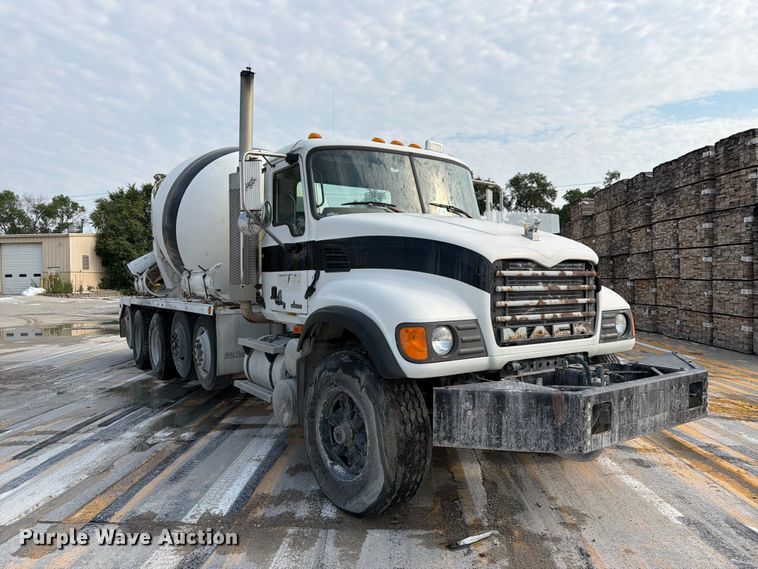2004 Mack Granite CV713 Ready Mix Truck - photo 3