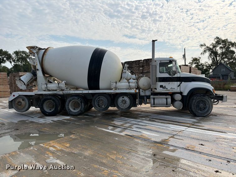2004 Mack Granite CV713 Ready Mix Truck - photo 4