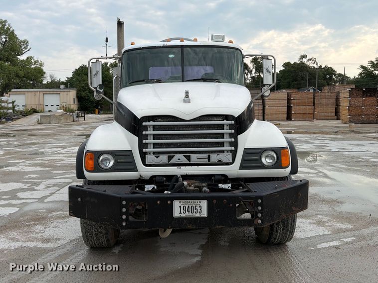 2004 Mack Granite CV713 Ready Mix Truck - photo 2