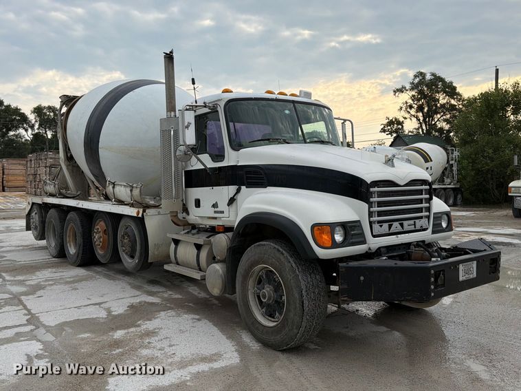 2004 Mack Granite CV713 Ready Mix Truck - photo 3