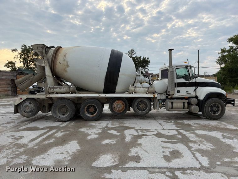 2004 Mack Granite CV713 Ready Mix Truck - photo 4
