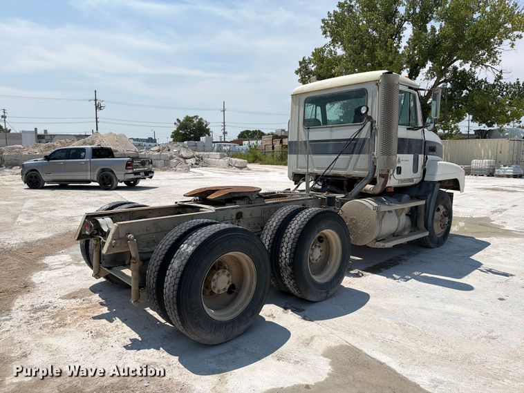 1995 Mack CH613 Semi Truck - photo 5