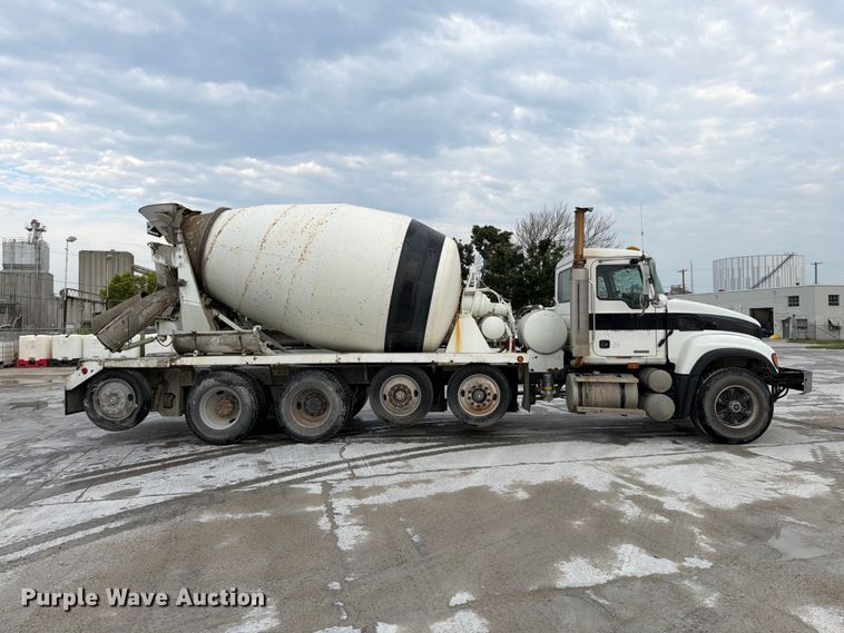 2003 Mack Granite CV713 Ready Mix Truck - photo 4