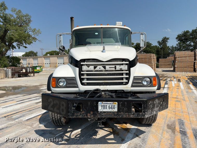 2006 Mack Granite CV713 Ready Mix Truck - photo 2