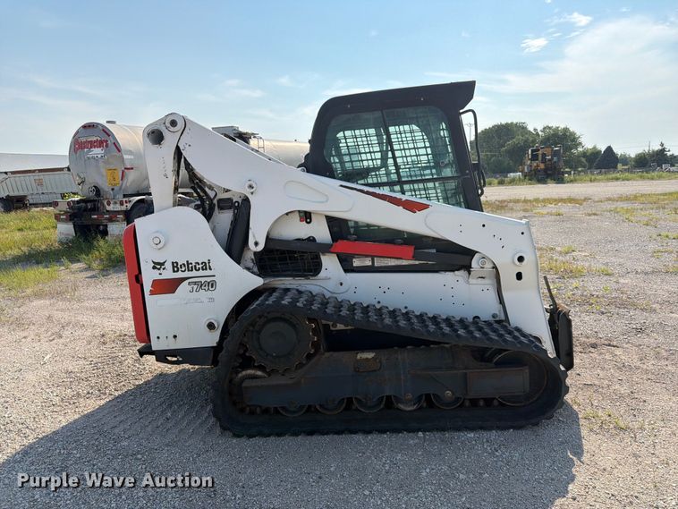 2019 Bobcat T740 Tracked Skid Steer Loader - photo 4