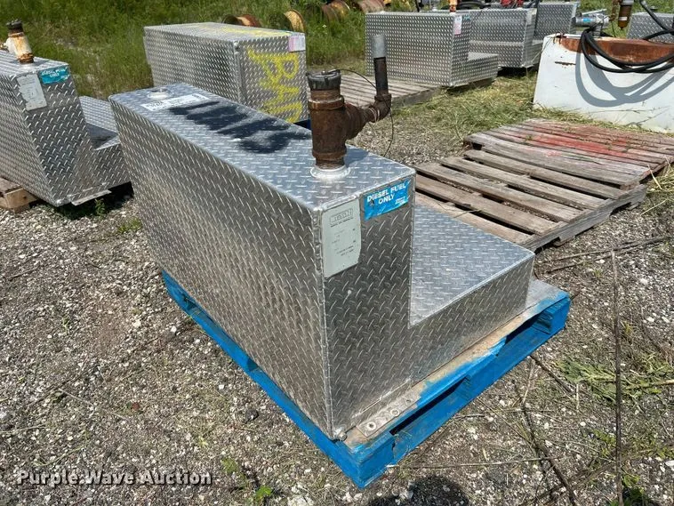 (3) Fuel Tanks