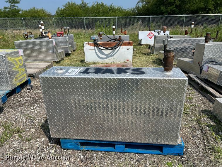 (3) Fuel Tanks - photo 2