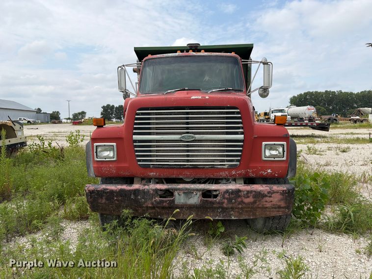1994 Ford LT8000 Dump Truck - photo 2