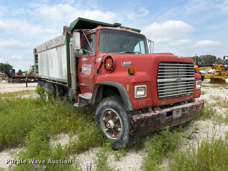 1994 Ford LT8000 Dump Truck - photo 3