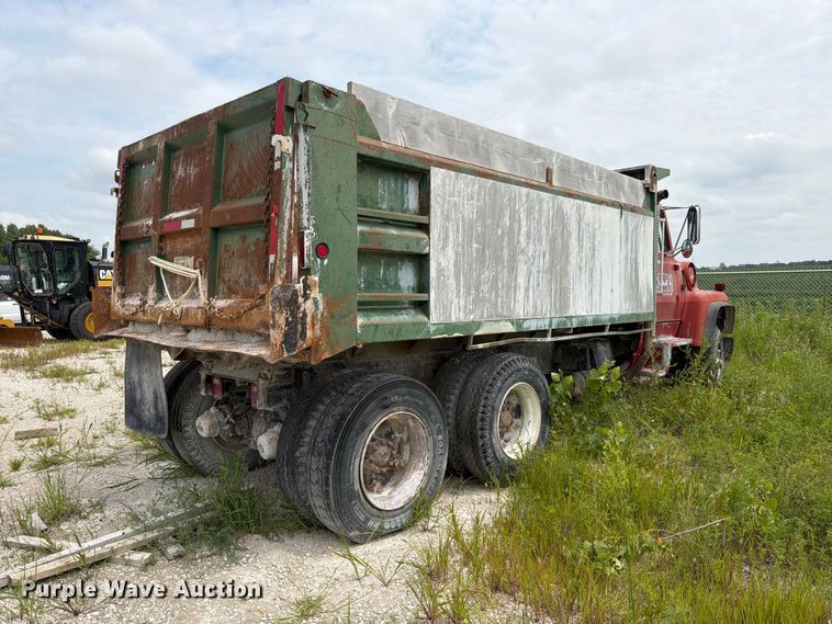1994 Ford LT8000 Dump Truck - photo 5